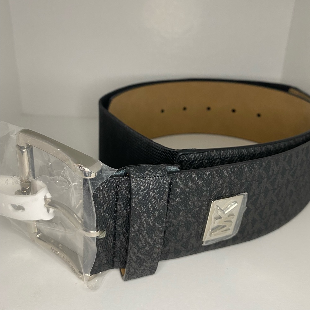 MICHAEL KORS BLACK LEATHER WIDE LOGO STRECH BELT NWT SIZE S/M